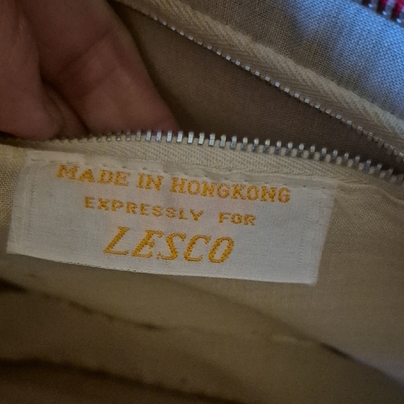 Lesco Vintage Straw Ombre Red Woven Handbag with Wooden Handles - Picture 3 of 10